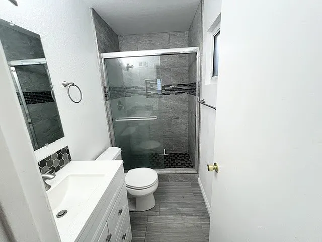 Master bathroom (renovated)
