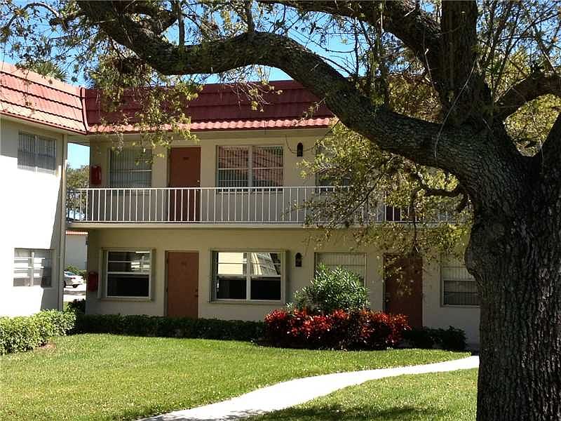 1st image of 6 Vista Palm Ln