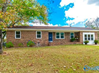 702 Logwood Rd SW, Hartselle, AL 35640