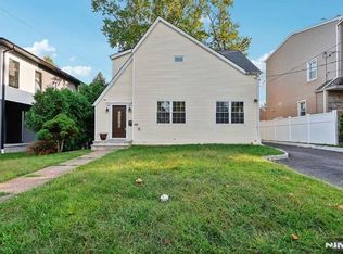 118 Sunset Ln, Tenafly, NJ 07670