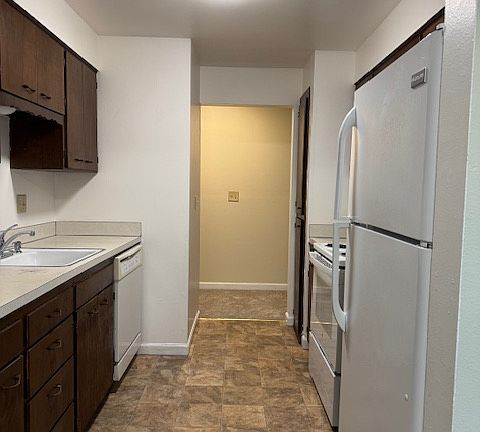 4th image of 4801 Vesper Dr #3