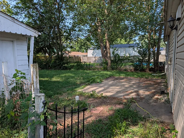 1805 Southwood Dr — Photo 2