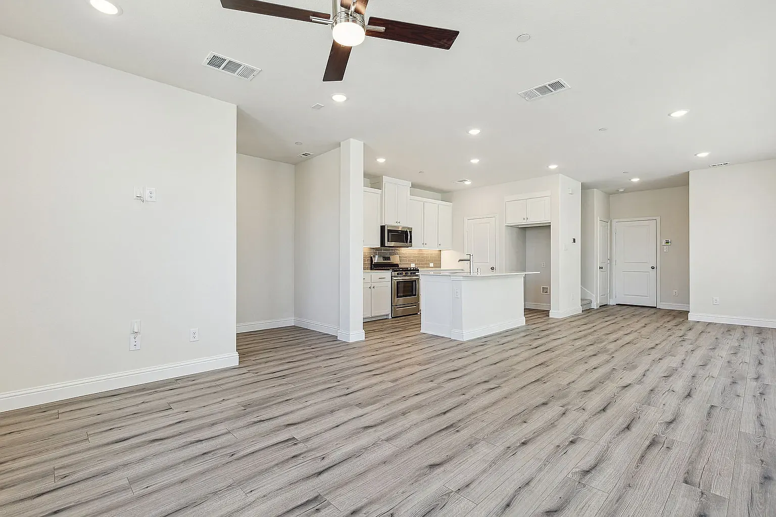 3 bed, 2040 sqft, $3,500 — Photo 1