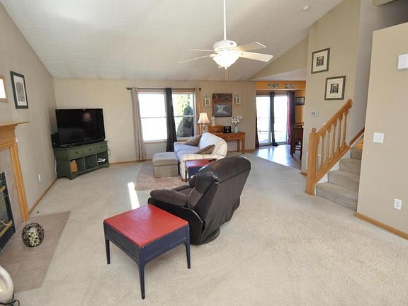3rd image of 293 Hayfield Dr