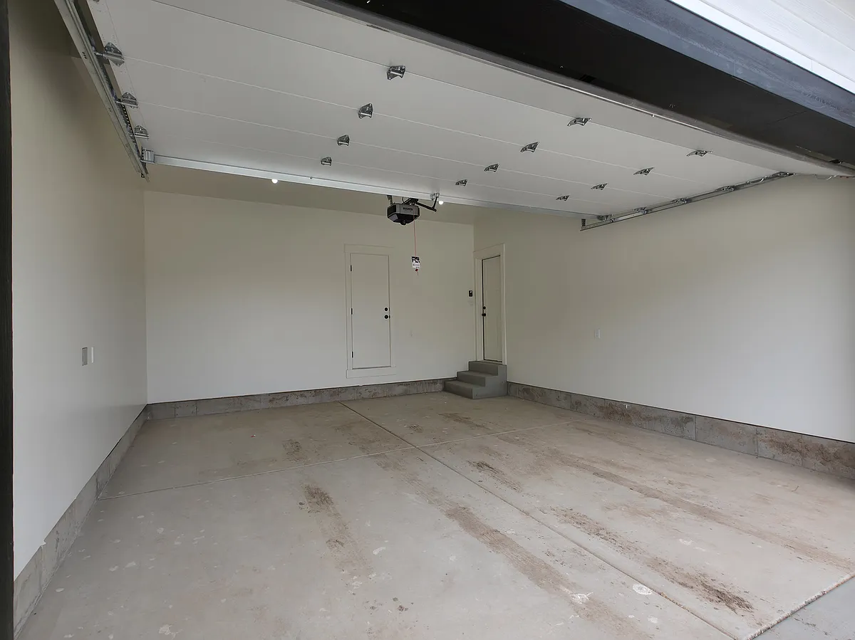 Building Photo - 140 E 900 N