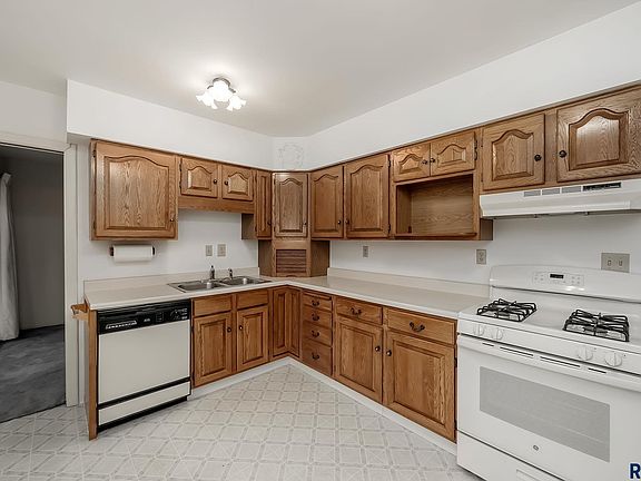 4th image of 2624 S Mary Dr