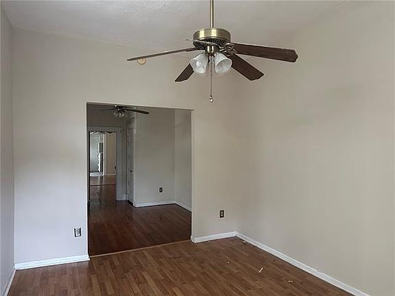 3rd image of 844 Roosevelt Pl