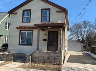 1221 S 12th St, Manitowoc, WI 54220