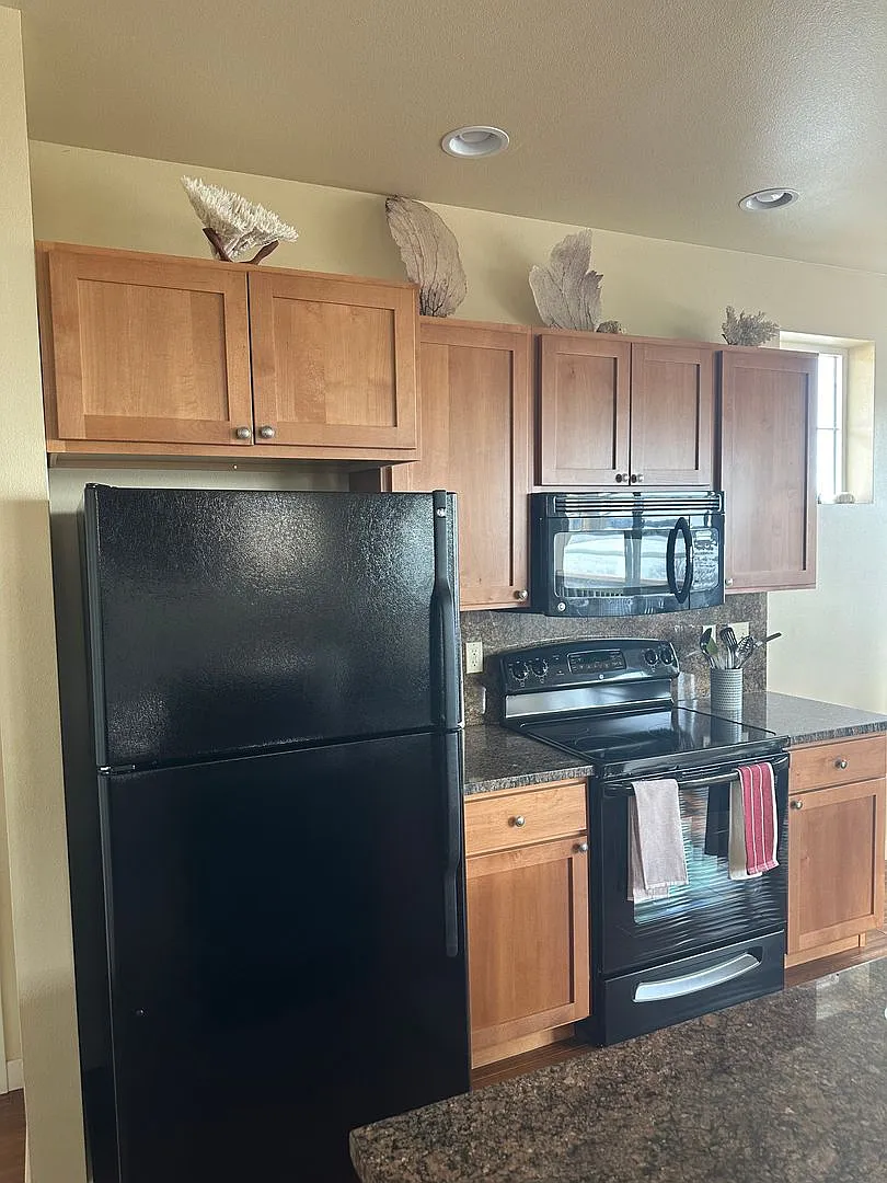 Golfers Dream Condo! Lake Front, Fully Furnished W/Private Pool And Dock Access! Near The Links A... — Photo 4