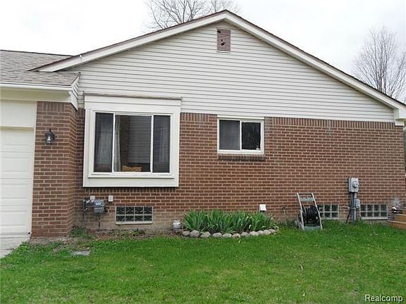 5th image of 24012 Susan Dr