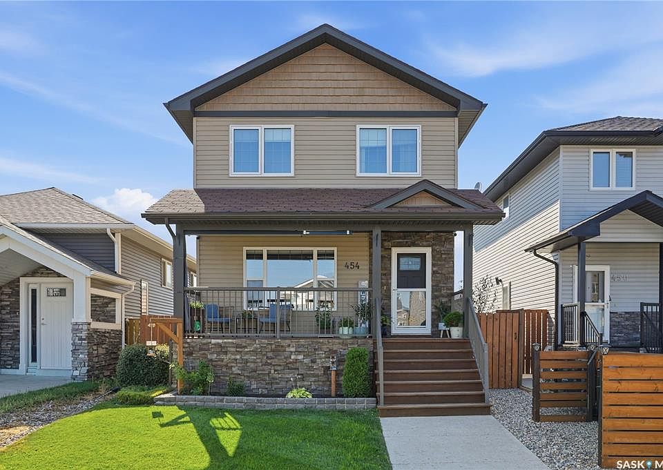 1st image of 454 Geary CRESCENT
