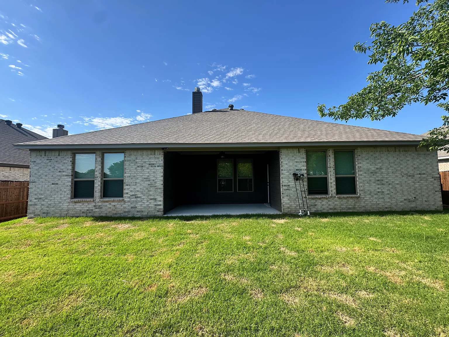 4 bed, 2280 sqft, $2,750 — Photo 2