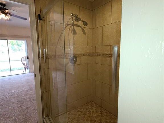 4th image of 802 SW 8th Ct