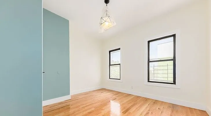 Rented by EXR | media 14