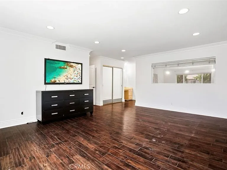 5954 Wilkinson Ave — Photo 35