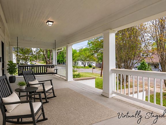 2nd image of 405 Avenue 1 NE