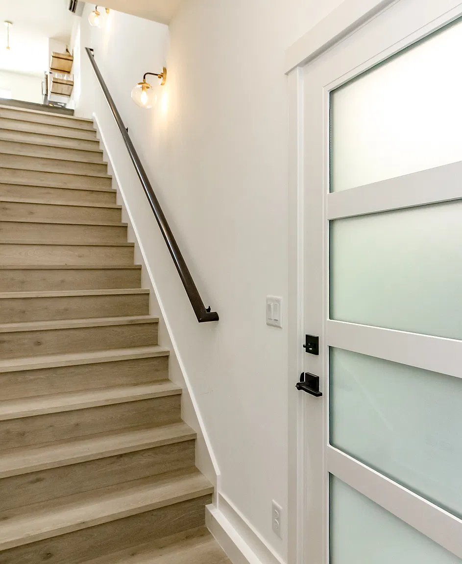 712 Monroe Ave NE — Photo 3