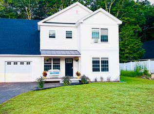 48 Longwoods Rd, Falmouth, ME 04105