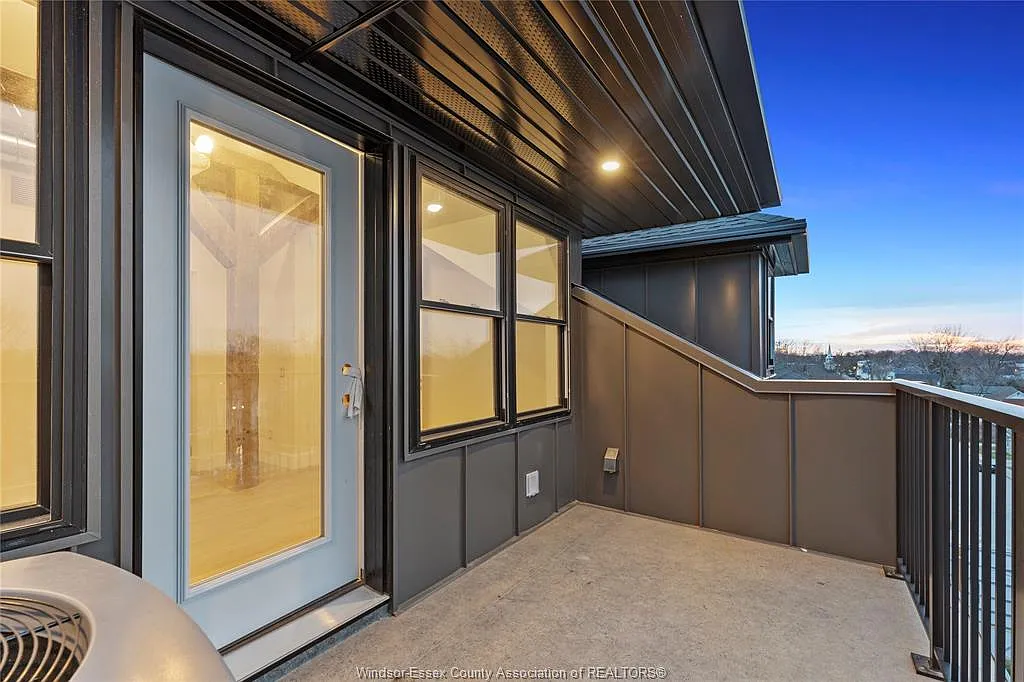 2 bed, 2.5 bath, 2943 sqft, $5,900 — Photo 1