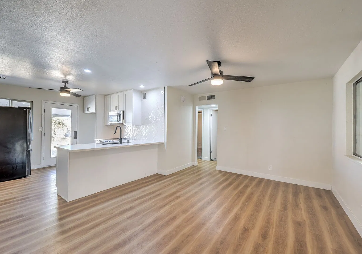 Updated 3bedroom Home In 89011 — Photo 4