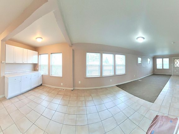 Living room & Dining Area