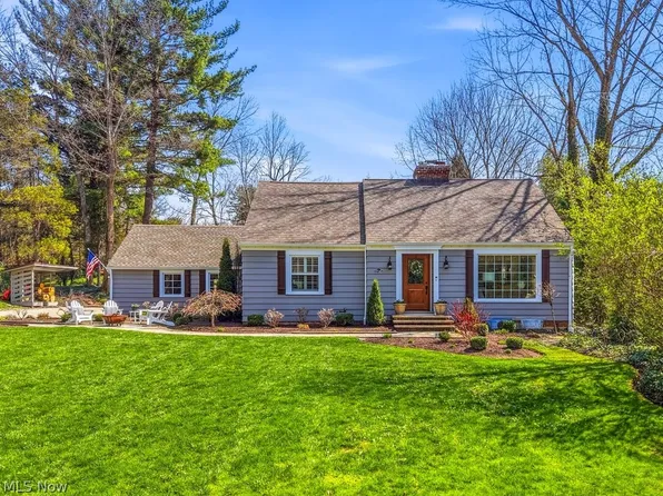 17145 Overlook Dr, Chagrin Falls, OH 44023