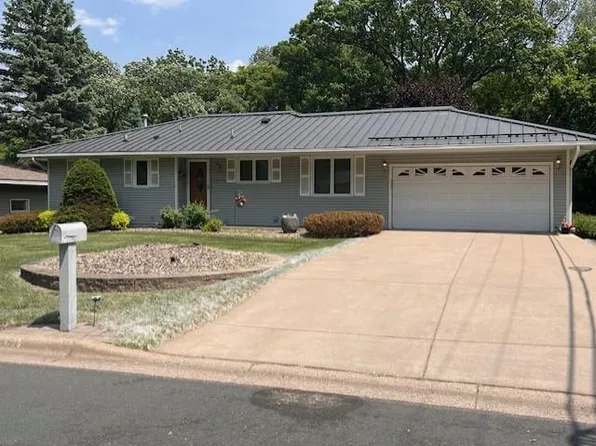 5951 Oakwood Mnr NE, Fridley, MN 55432