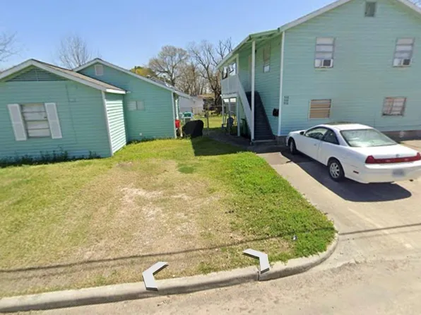 902 Thomas Ave, Pasadena, TX 77506