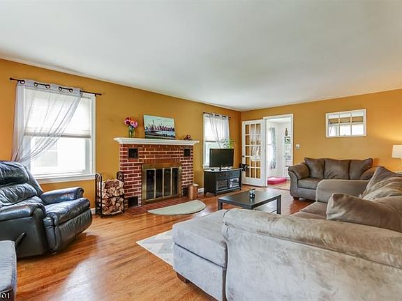 2nd image of 36 Lincoln Ave
