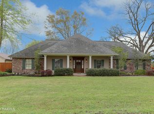 301 Pontchartrain Dr, Carencro, LA 70520