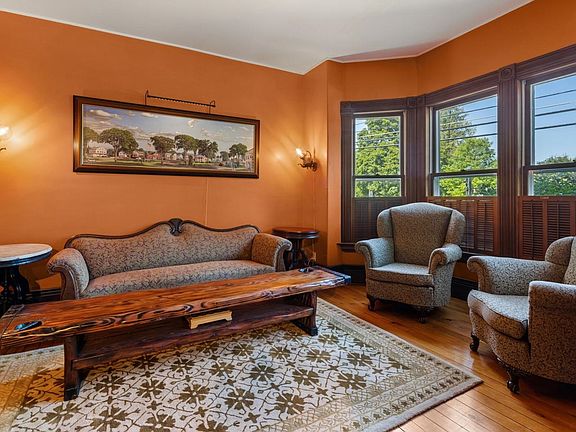 3rd image of 5347 Shelburne Road