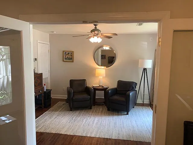 1413 McCullough Ave NE — Photo 2