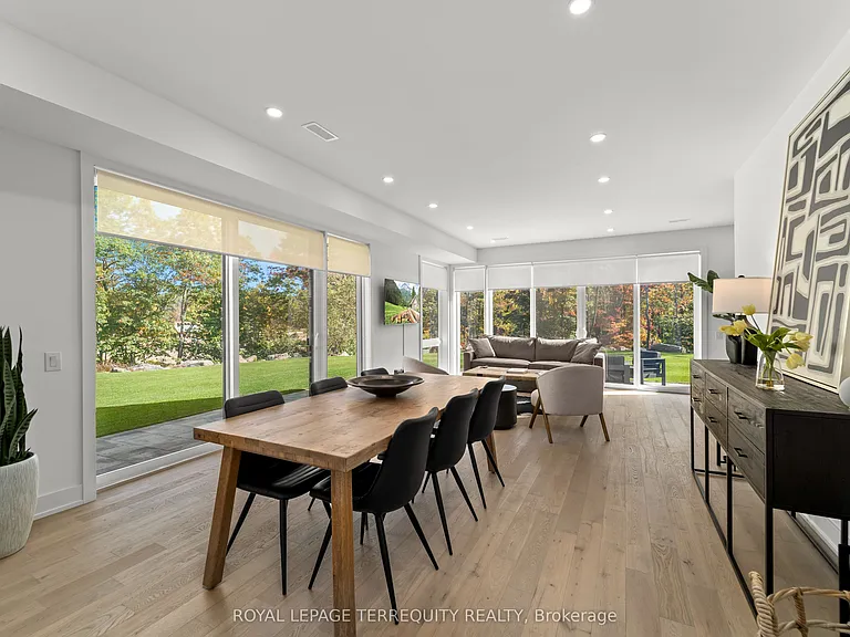 35 Rockmount Cres — Photo 9
