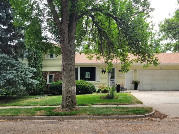 103 Redstone Dr, Bismarck, ND 58503