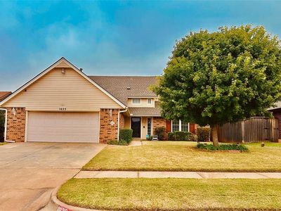 1625 NE 9th St, Moore, OK, 73160