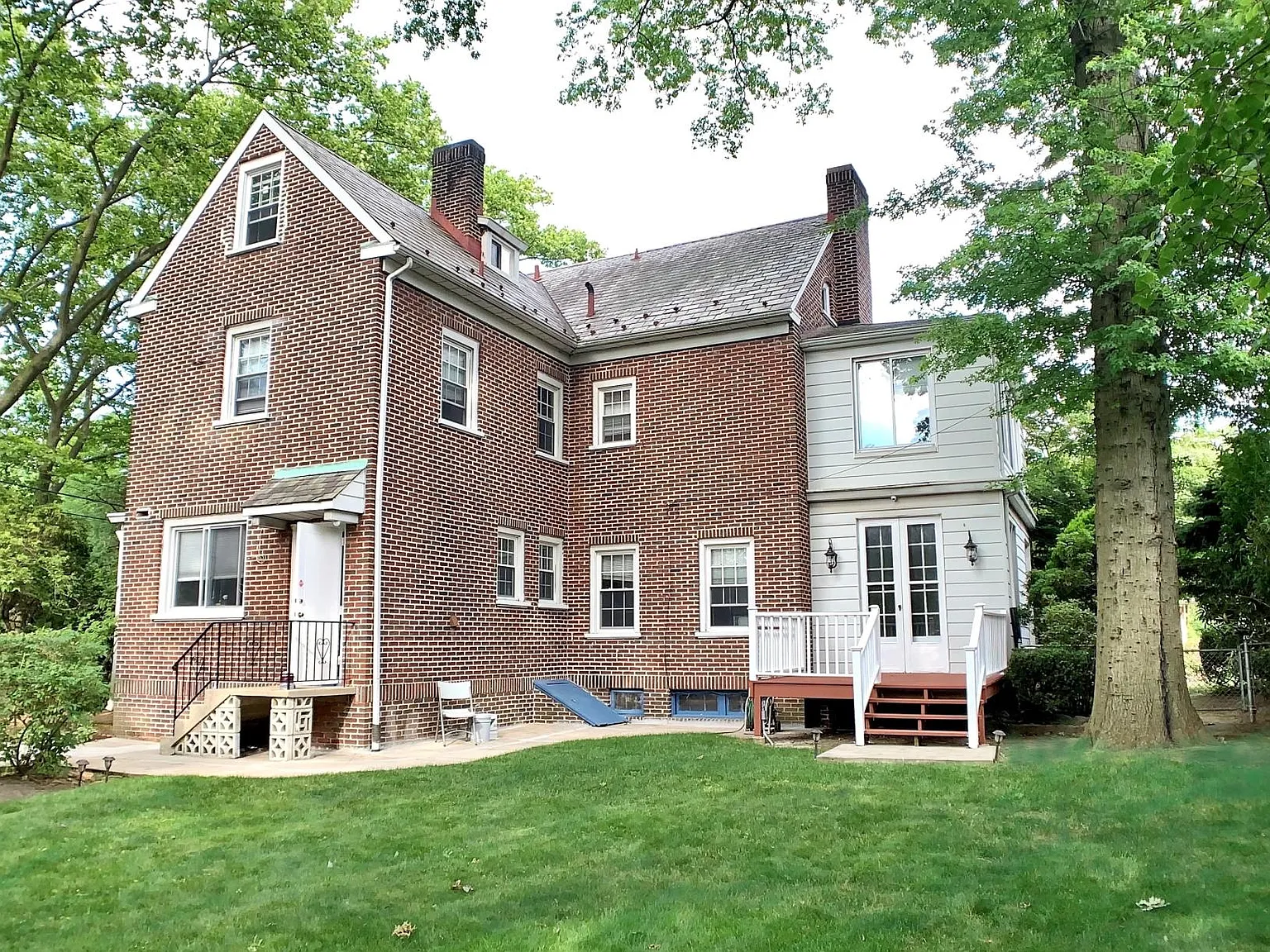 6 bed, 3.5 bath, 3458 sqft, $7,200 — Photo 3