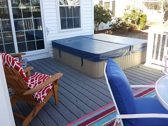 Hot Tub & Patio