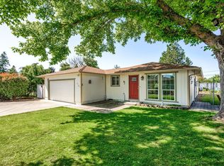 2745 Jim Cir, White City, OR 97503