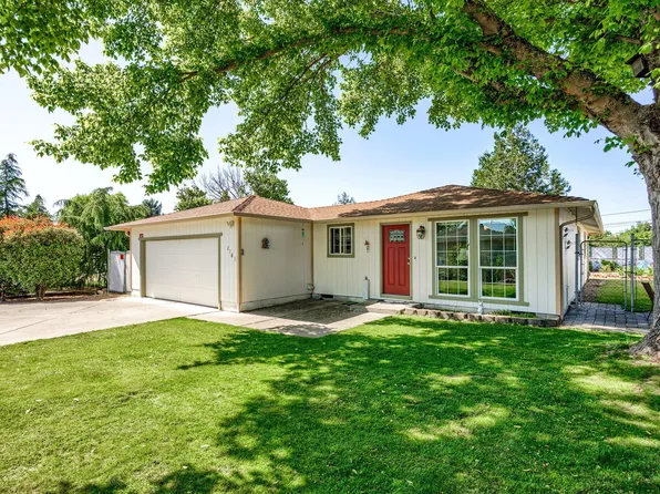 2745 Jim Cir, White City, OR 97503