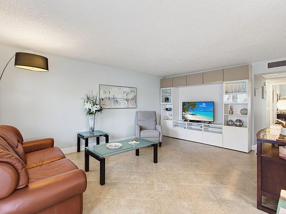 4th image of 1121 Cambridge F