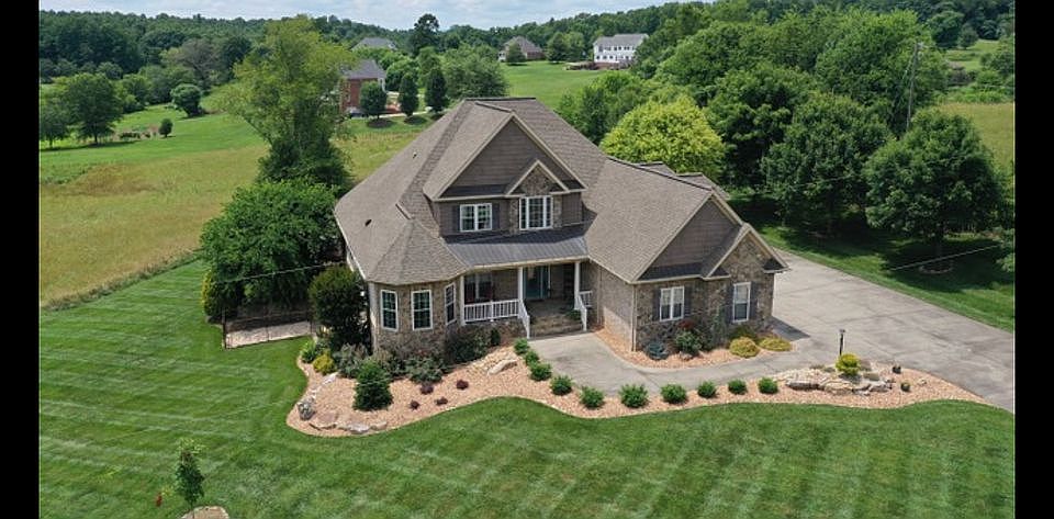 2nd image of 290 Ancient Oaks Dr