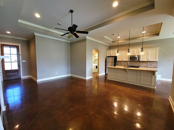 3rd image of 114 Heathwood Dr