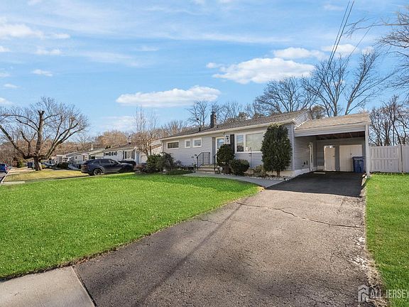 3rd image of 14 Andover Rd