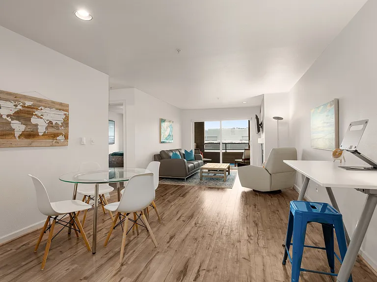 1504 Aurora Ave N #210 — Photo 9