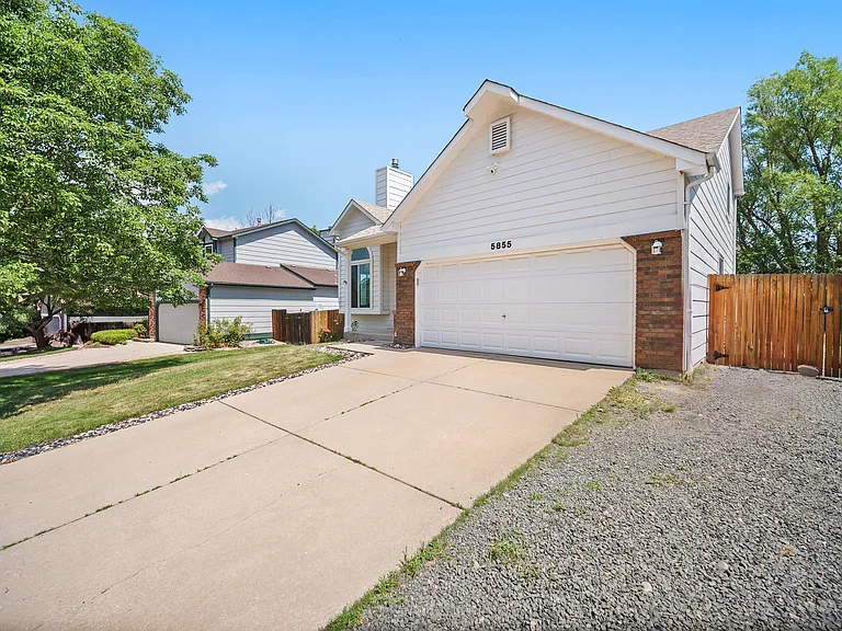 5855 Northwind Dr — Photo 4