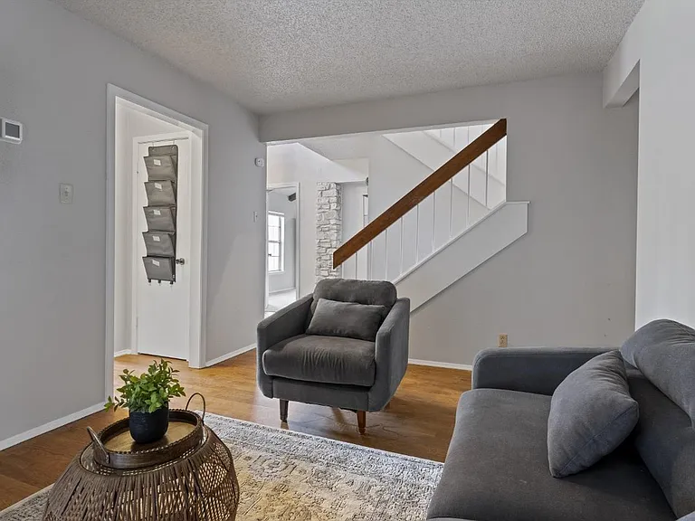 1022 Baden — Photo 2