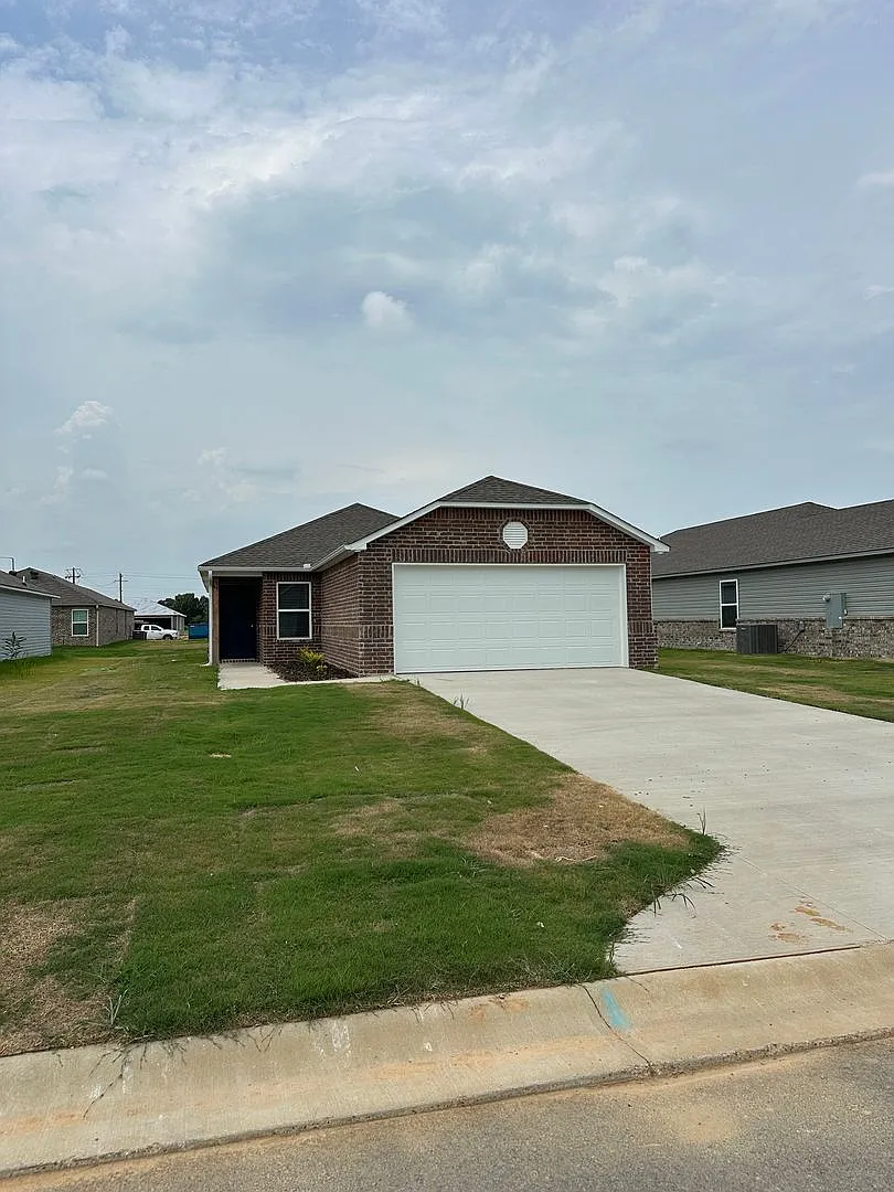 *Pre-leasing* Charming Three Bedroom | Two Bathroom in Whitetail Crossing — Photo 3
