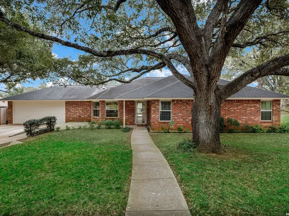604 Elm Street, Floresville, TX 78114