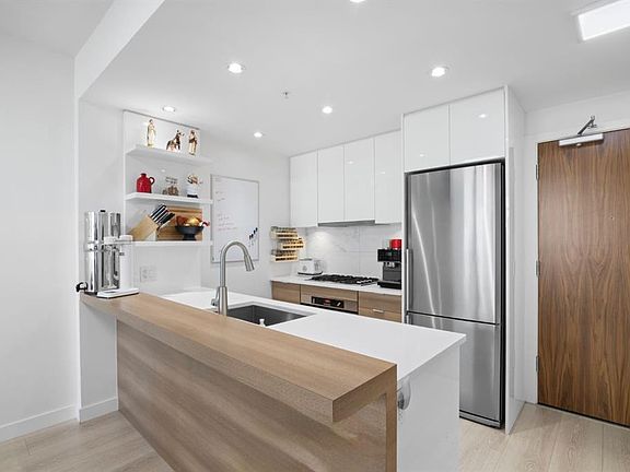 5th image of 138 E Waterfront Ct SW #501