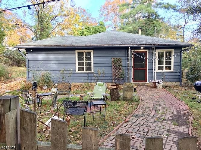 1st image of 252 Gregory Ave